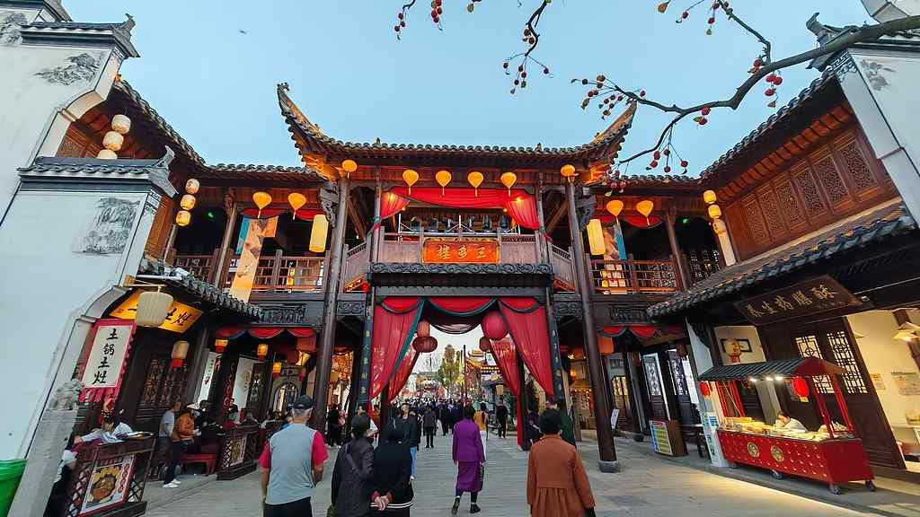 一季度文旅消费强劲增长，新质生产力推动经济向好发展-峰峦文旅景区有限公司