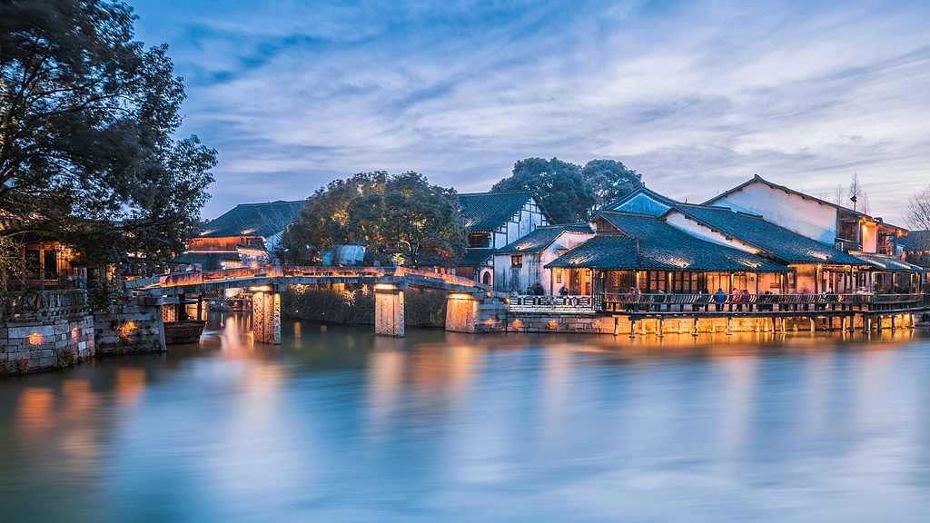 文旅消费新场景培育与旅游高质量发展-峰峦