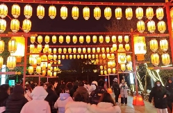 零下20℃跨年夜塞上老街人声鼎沸 传统与潮流交织迎新年-峰峦文旅景区有限公司