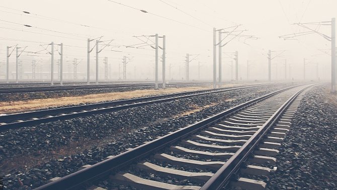 银发旅游列车发展规划发布 2027年服务体系将全面升级-峰峦