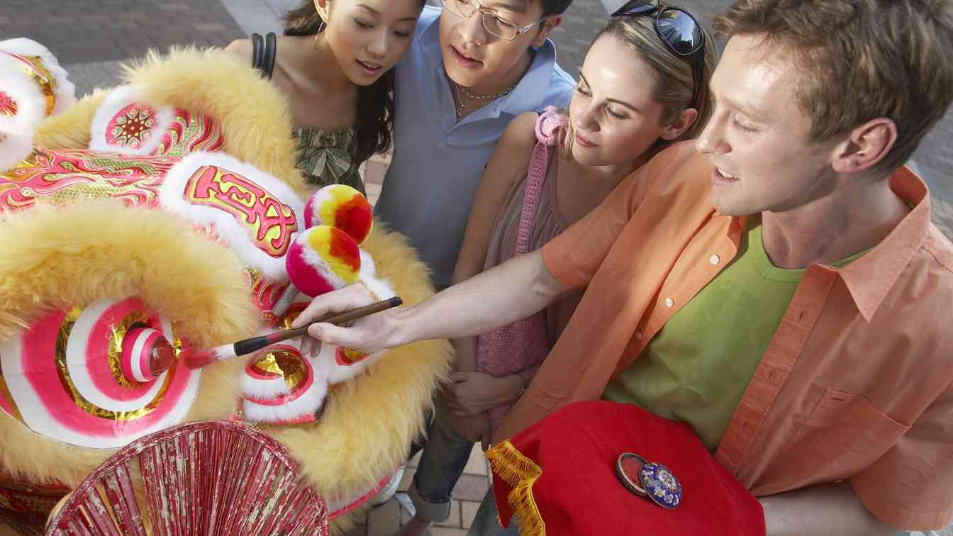 2025春节旅游 trend分析：北上赏雪南下避寒成主流，非遗体验热度飙升-峰峦文旅景区有限公司