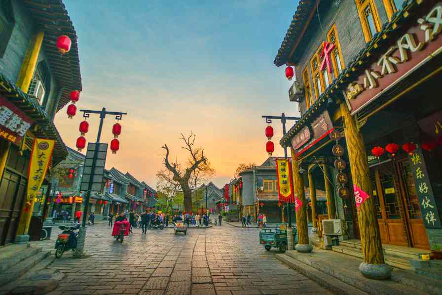 潍坊美食文化探秘：朝天锅与肉火烧的独特魅力-峰峦文旅景区有限公司