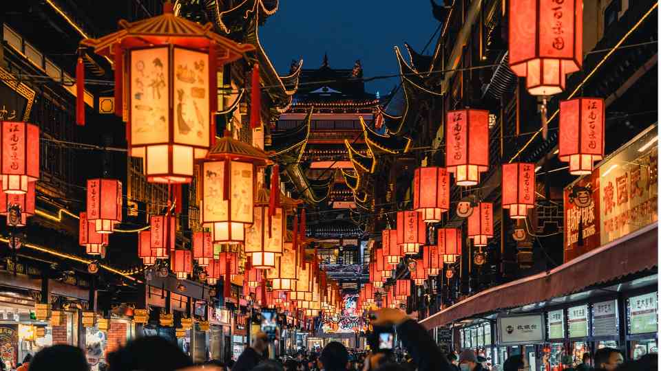 春节旅游市场迎来入境游热潮 中国年味之旅备受国际游客青睐-峰峦文旅景区有限公司