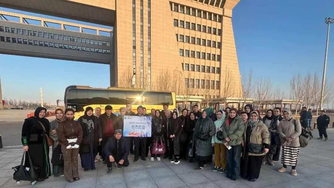 外国人过境免签政策助力新疆霍尔果斯入境游火爆升温-峰峦文旅景区有限公司