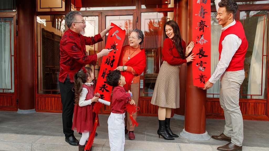 主题公园春节游成新趋势 迪士尼环球等推出丰富新春活动-峰峦文旅景区有限公司