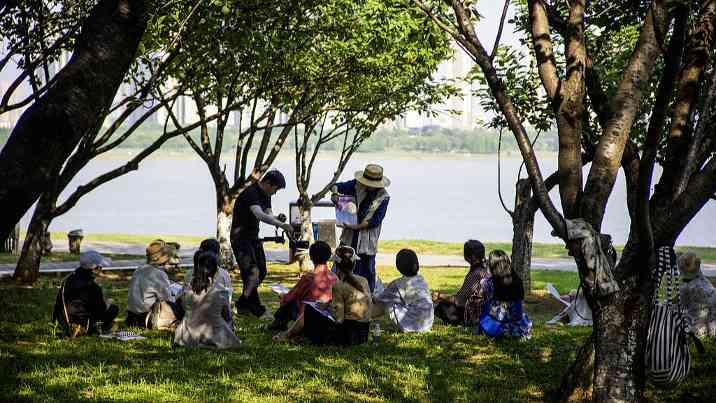 2024年度热词热语解析：科技发展与社会变迁的语言印记-峰峦文旅景区有限公司