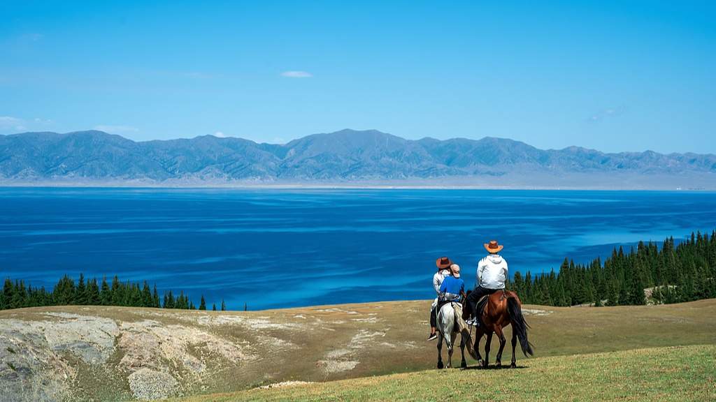 赛里木湖冰雪旅游季盛大开幕 蓝冰奇观引爆冬季热潮-峰峦文旅景区有限公司