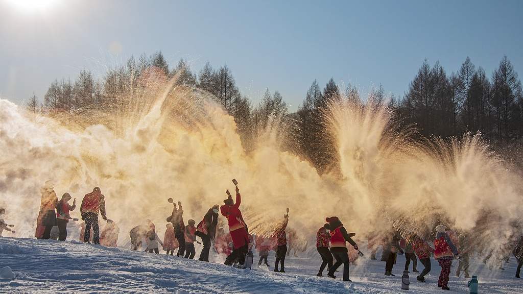 冰雪旅游热度攀升 东北西北成热门目的地-峰峦文旅景区有限公司