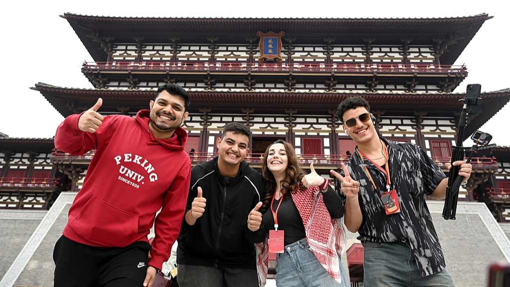 240小时过境免签政策成效显著 外籍旅客来华增长40.2%-峰峦文旅景区有限公司