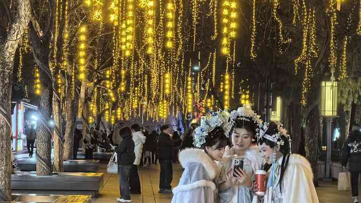 传统服饰旅拍打卡成文旅新宠，沉浸式体验重新定义旅游方式-峰峦文旅景区有限公司