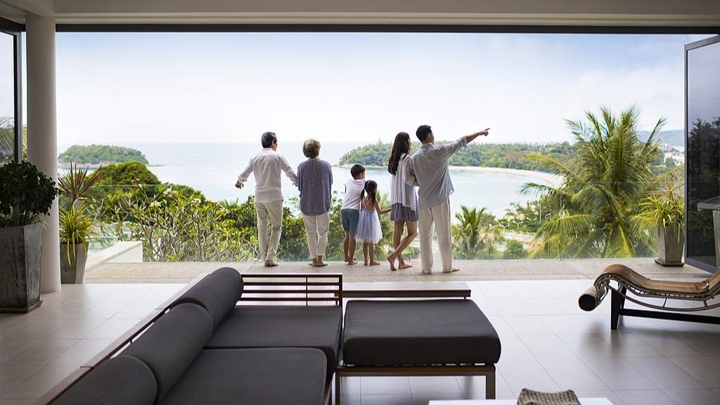 2025年暑期旅游预订火爆增长 亲子游成主流消费趋势-峰峦文旅景区有限公司