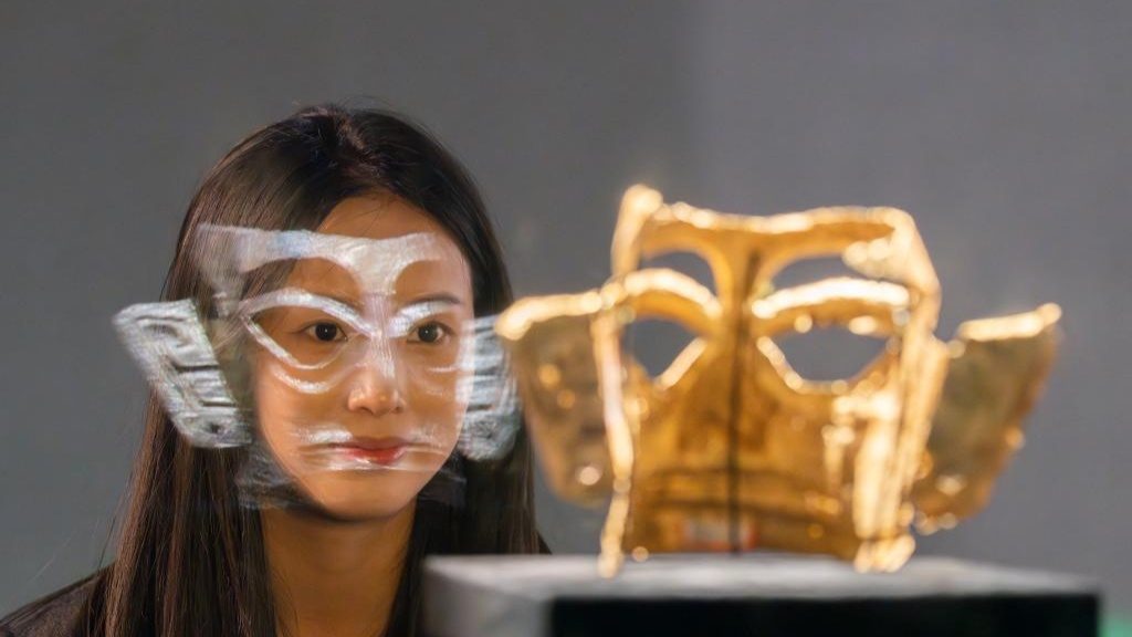 博物馆新潮流：年轻人穿古装打卡文物活化文化体验-峰峦文旅景区有限公司