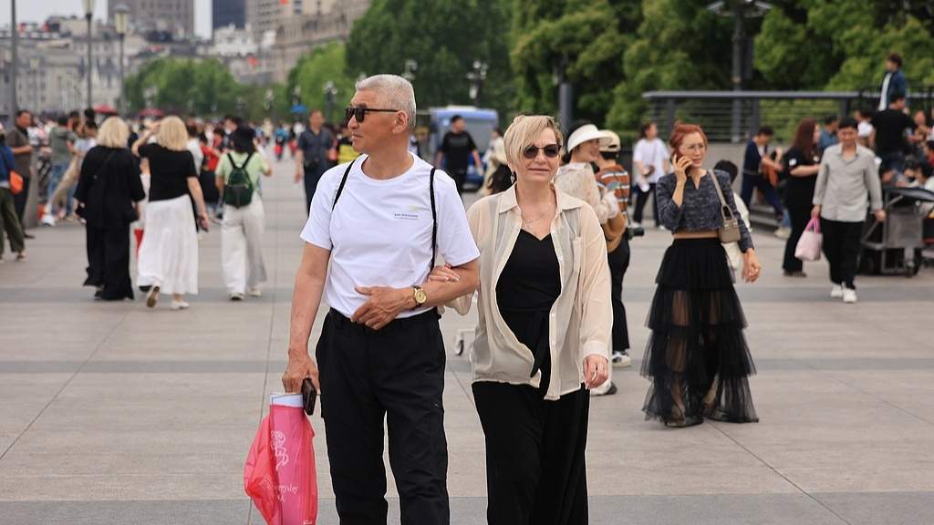 入境游火爆带动中国购热潮，离境退税政策助力消费增长-峰峦文旅景区有限公司