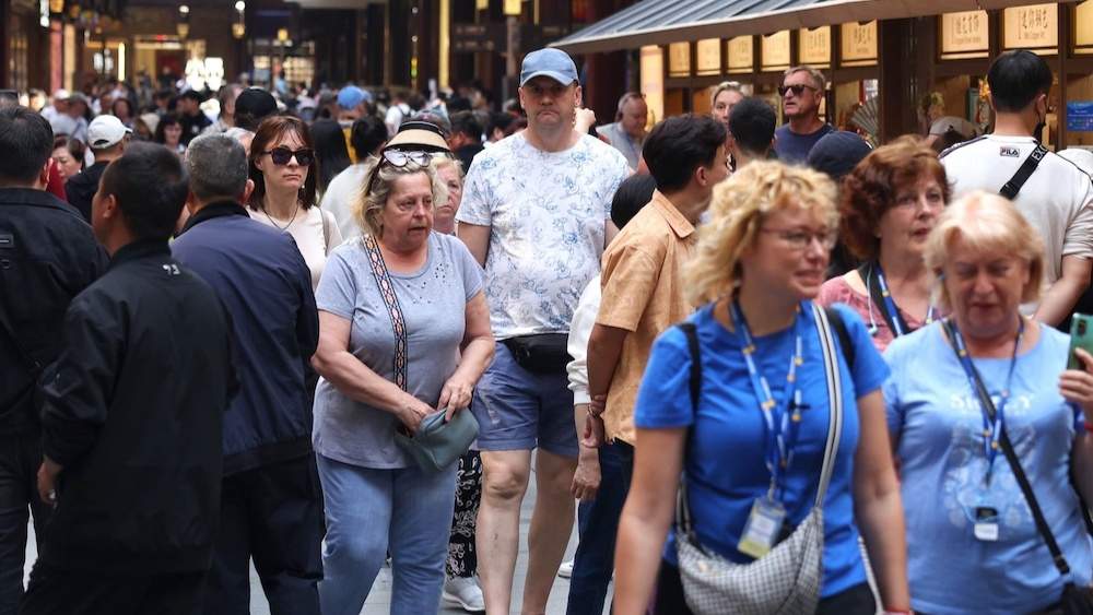 入境游火爆带动多语种导游需求激增，餐饮业迎来新机遇-峰峦文旅景区有限公司