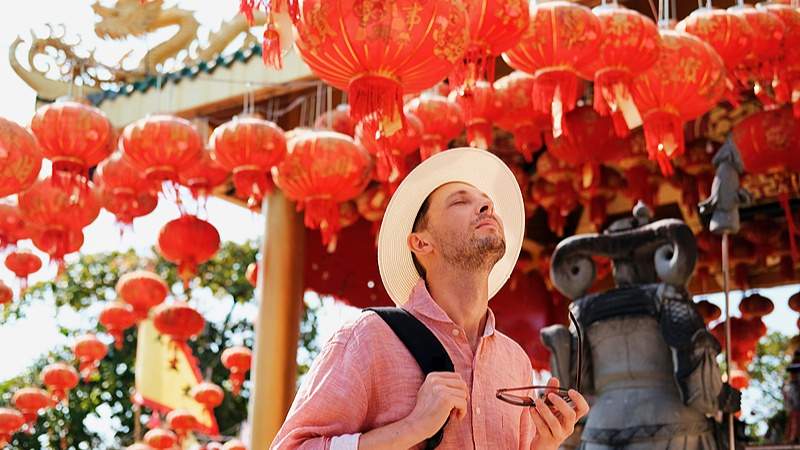 外国游客购物清单变了：从丝绸陶瓷到潮玩电子，中国好物这样带走-峰峦文旅景区有限公司