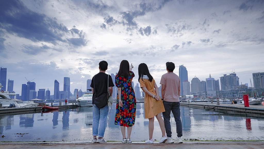 高考后消费热潮兴起：青春经济带动旅游电子消费新趋势-峰峦文旅景区有限公司