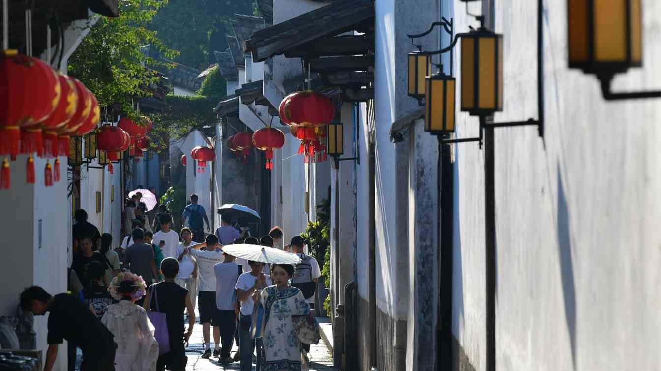 国庆中秋假期出游数据创下新高 文旅融合激发消费新动能-峰峦文旅景区有限公司