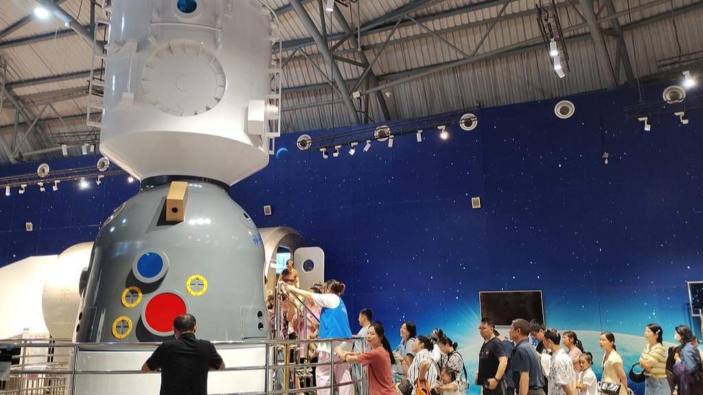 科技赋能文旅创新，打造沉浸式体验新场景-峰峦文旅景区有限公司